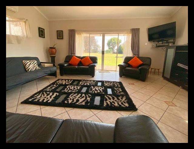 8 BEDROOM HOUSE FOR SALE IN VAN RIEBEECK PARK